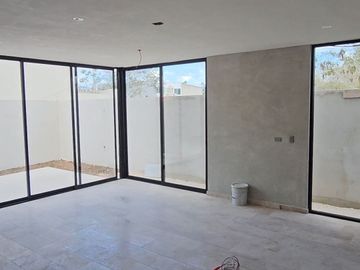 MODERNA CASA EN TEMOZON NORTE CON ALBERCA Y ENTREGA INMEDIATA, MERIDA, YUCATAN.