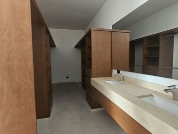 MODERNA RESIDENCIA CON ALBERCA EN PRIVADA PASEO COUNTRY EN MERIDA, YUCATAN.