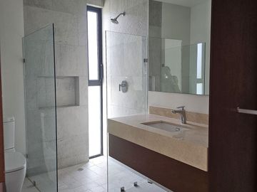 MODERNA RESIDENCIA CON ALBERCA EN PRIVADA PASEO COUNTRY EN MERIDA, YUCATAN.