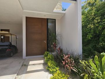 MODERNA RESIDENCIA CON ALBERCA EN PRIVADA PASEO COUNTRY EN MERIDA, YUCATAN.