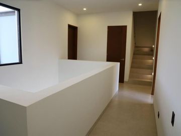 MODERNA RESIDENCIA CON ALBERCA EN PRIVADA PASEO COUNTRY EN MERIDA, YUCATAN.