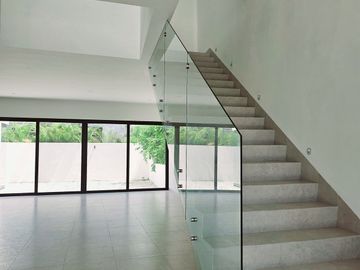 MODERNA RESIDENCIA CON ALBERCA EN PRIVADA PASEO COUNTRY EN MERIDA, YUCATAN.