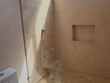 VILLA CON HABITACION EN PLANTA BAJA Y ALBERCA LISTA PARA HABITAR.