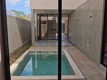 VILLA CON HABITACION EN PLANTA BAJA Y ALBERCA LISTA PARA HABITAR.