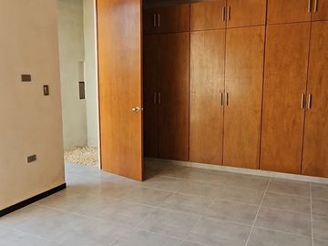 VILLA CON HABITACION EN PLANTA BAJA Y ALBERCA LISTA PARA HABITAR.