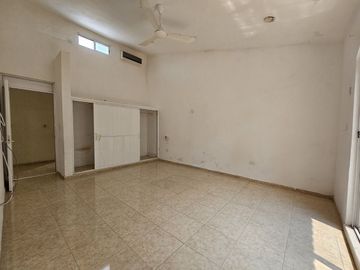 CERCA DEL MAR AMPLIA CASA EN VENTA EN CHICXULUB, PROGRESO, YUCATAN.