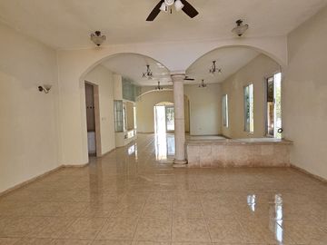 CERCA DEL MAR AMPLIA CASA EN VENTA EN CHICXULUB, PROGRESO, YUCATAN.
