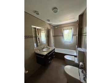 IMPECABLE CASA AMOBLADA EN ALQUILER EN BARRIO CERRADO VALLE CLARO