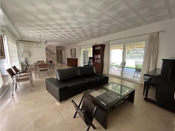 IMPECABLE CASA AMOBLADA EN ALQUILER EN BARRIO CERRADO VALLE CLARO