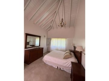 IMPECABLE CASA AMOBLADA EN ALQUILER EN BARRIO CERRADO VALLE CLARO