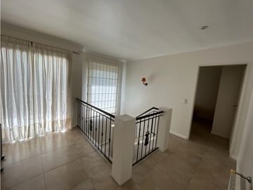IMPECABLE CASA AMOBLADA EN ALQUILER EN BARRIO CERRADO VALLE CLARO