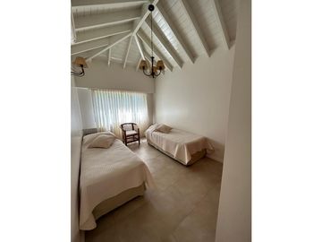 IMPECABLE CASA AMOBLADA EN ALQUILER EN BARRIO CERRADO VALLE CLARO