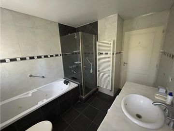 IMPECABLE CASA AMOBLADA EN ALQUILER EN BARRIO CERRADO VALLE CLARO