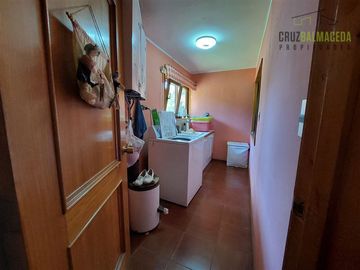 Casa en Venta en Amplia casa con Quincho, Bodega y Cancha de Tenis - Lomas de Reloncaví