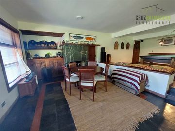 Casa en Venta en Amplia casa con Quincho, Bodega y Cancha de Tenis - Lomas de Reloncaví