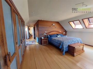 Casa en Venta en Amplia casa con Quincho, Bodega y Cancha de Tenis - Lomas de Reloncaví