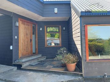 Casa en Venta en Amplia casa con Quincho, Bodega y Cancha de Tenis - Lomas de Reloncaví