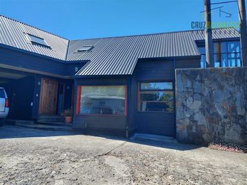 Parcela en Venta en Amplia casa con Quincho, Bodega y Cancha de Tenis - Lomas de Reloncaví