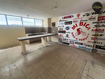 Local de venta en Urdesa Central- Av Victor E. Estrada – código:21541