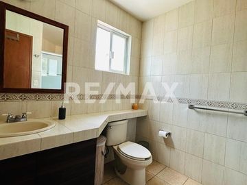 Casa en Venta - (3)