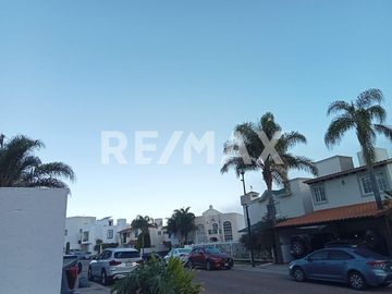 Casa en Venta - (3)