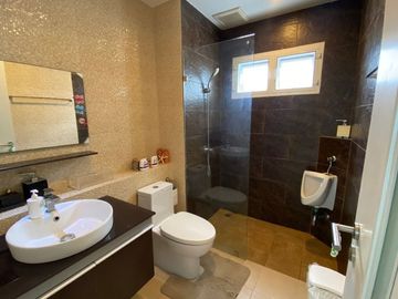 5 Bedroom House for sale in Saphan Sung, Bangkok