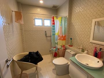 5 Bedroom House for sale in Saphan Sung, Bangkok