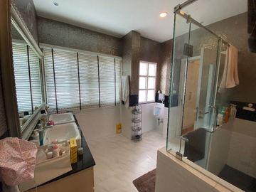 5 Bedroom House for sale in Saphan Sung, Bangkok