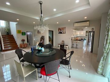 5 Bedroom House for sale in Saphan Sung, Bangkok