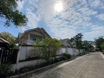 5 Bedroom House for sale in Saphan Sung, Bangkok