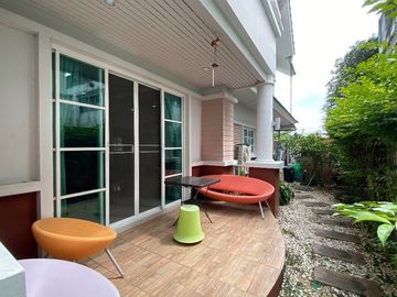 5 Bedroom House for sale in Saphan Sung, Bangkok