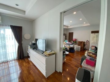 5 Bedroom House for sale in Saphan Sung, Bangkok