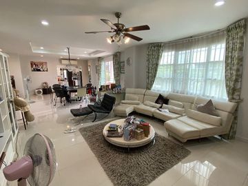 5 Bedroom House for sale in Saphan Sung, Bangkok