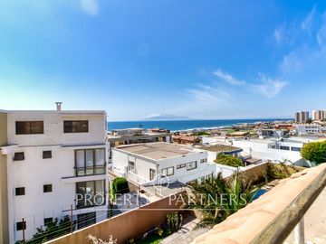 Venta casa amplia en Jardines del Sur