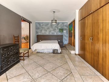 Venta casa amplia en Jardines del Sur
