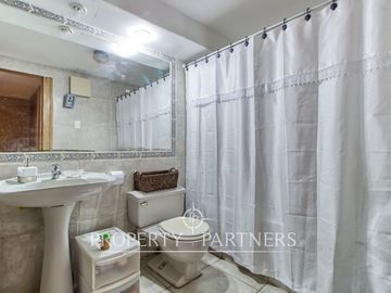 Venta casa amplia en Jardines del Sur