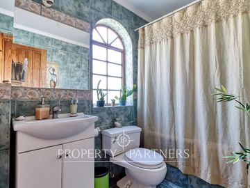 Venta casa amplia en Jardines del Sur