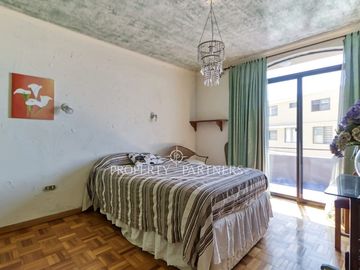 Venta casa amplia en Jardines del Sur