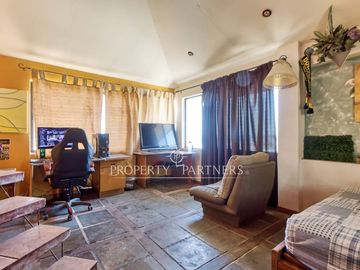 Venta casa amplia en Jardines del Sur