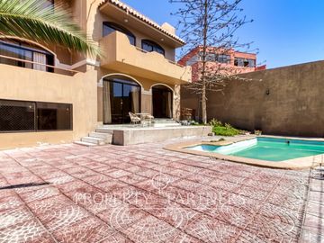Venta casa amplia en Jardines del Sur