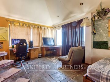 Venta casa amplia en Jardines del Sur