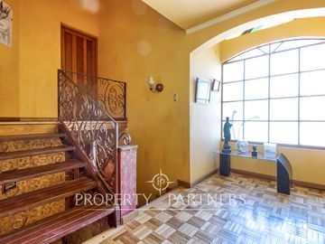 Venta casa amplia en Jardines del Sur