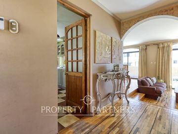 Venta casa amplia en Jardines del Sur
