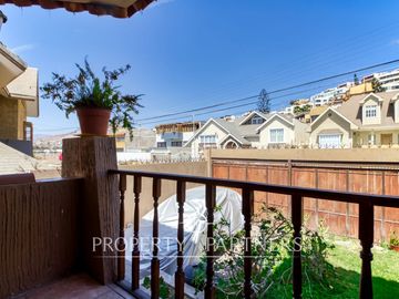 Venta casa amplia en Jardines del Sur