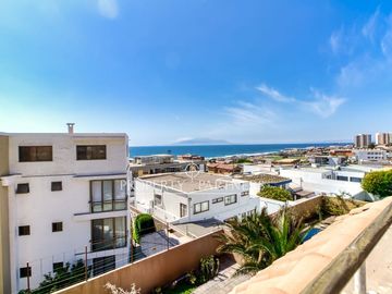 Venta casa amplia en Jardines del Sur
