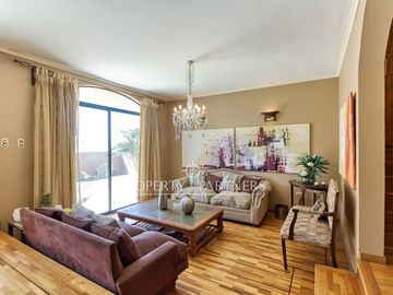 Venta casa amplia en Jardines del Sur