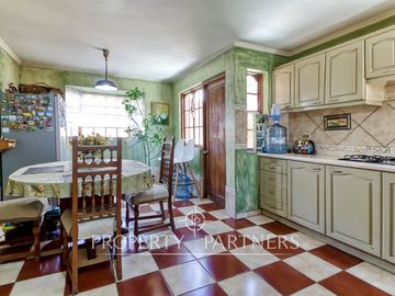 Venta casa amplia en Jardines del Sur