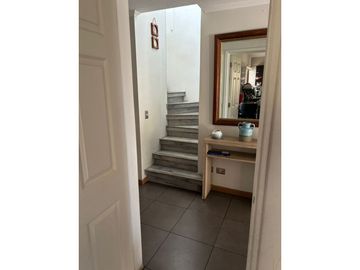 Venta de Impecable Casa 5D, 4B.  Rodeada de Áreas Verdes en el mejor Sector de La Florida