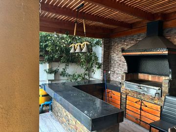 Venta de Impecable Casa 5D, 4B.  Rodeada de Áreas Verdes en el mejor Sector de La Florida