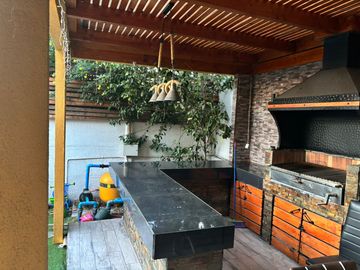Venta de Impecable Casa 5D, 4B.  Rodeada de Áreas Verdes en el mejor Sector de La Florida